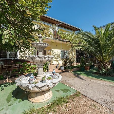 Apartments And Rooms Dragica Starigrad Paklenica Exterior photo