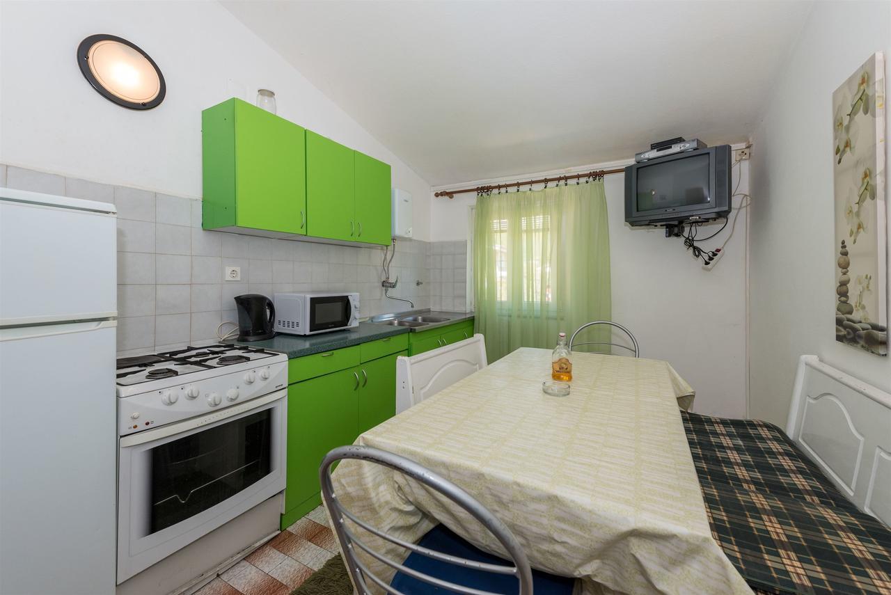 Apartments And Rooms Dragica Starigrad Paklenica Exterior photo