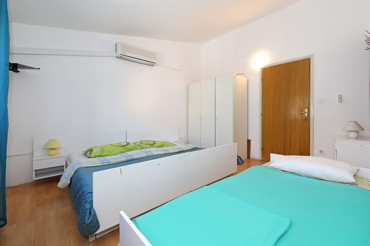Apartments And Rooms Dragica Starigrad Paklenica Exterior photo