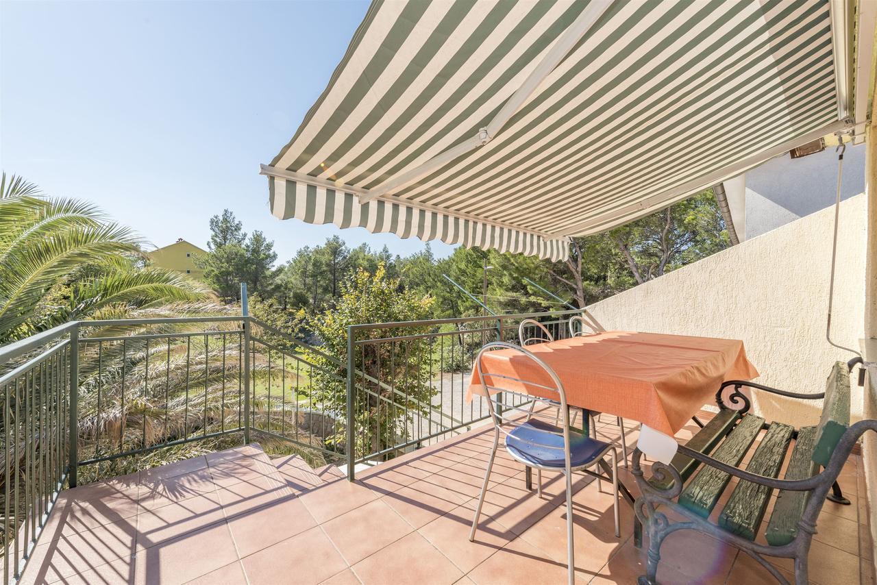 Apartments And Rooms Dragica Starigrad Paklenica Exterior photo