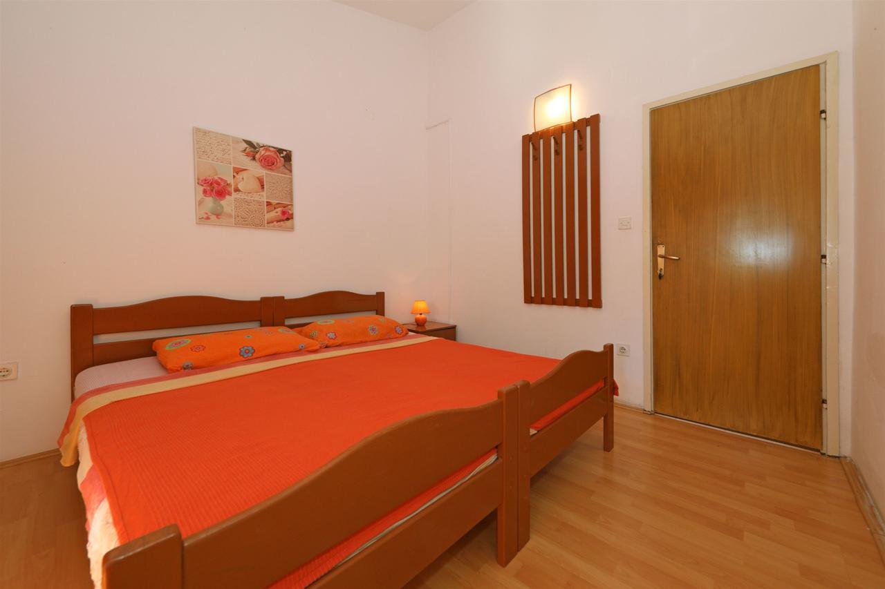 Apartments And Rooms Dragica Starigrad Paklenica Exterior photo